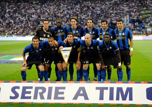 40岁魔笛仍不老！助米兰领跑意甲+连续10轮踢满全场（40岁魔笛不服老：助米兰领跑意甲，已连续10轮全勤）