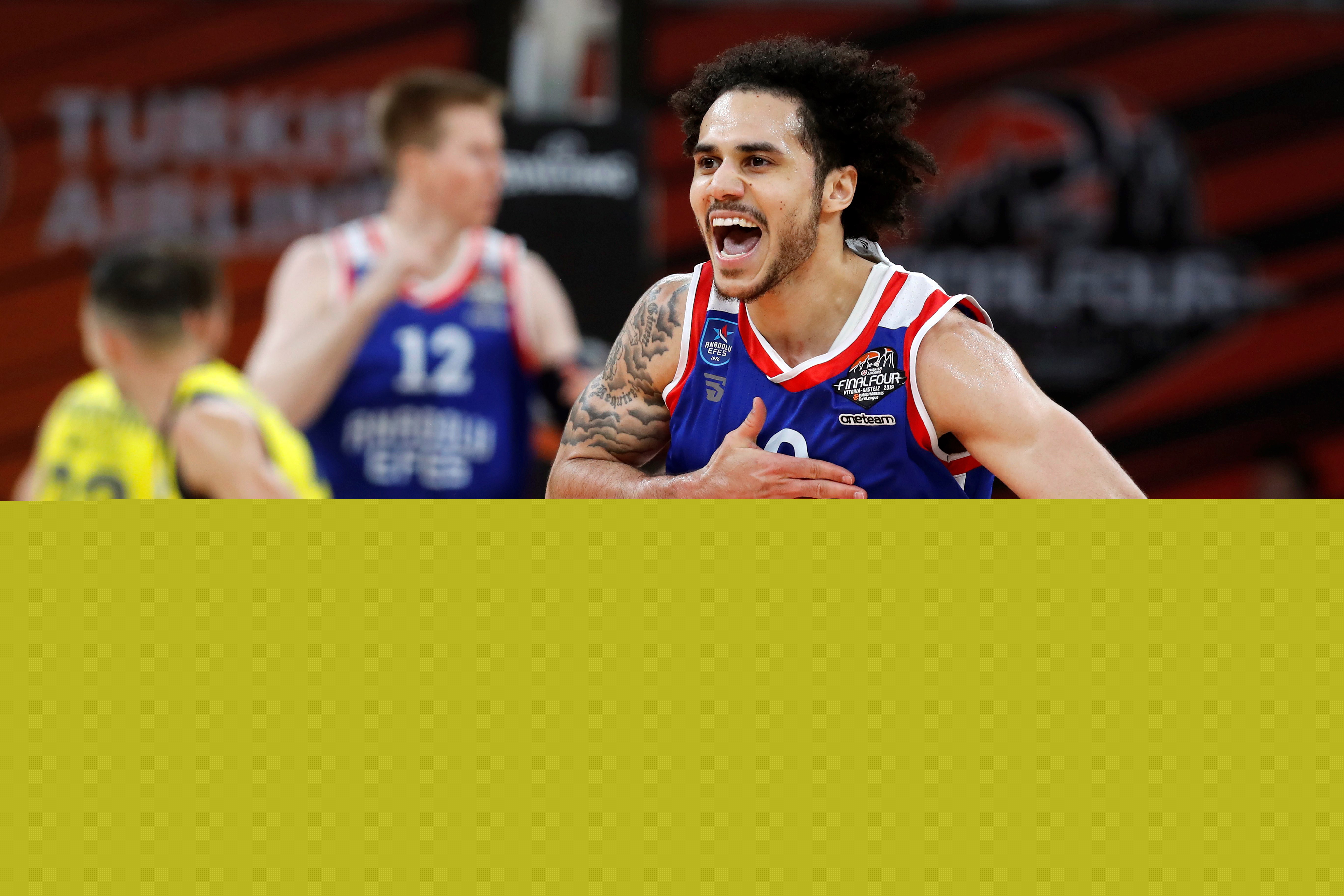 疯狂的足球：米兰门神迈尼昂的盘带合集（足坛狂热：米兰门神迈尼昂盘带集锦）