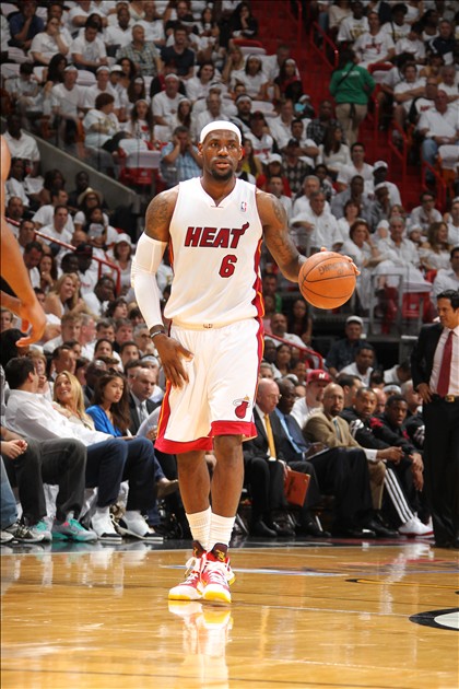 英媒：利物浦希望冬窗出售科纳特，并引进雷恩中卫雅奎特顶替（英媒称利物浦计划冬窗出售科纳特，引进雷恩中卫雅奎特顶替）