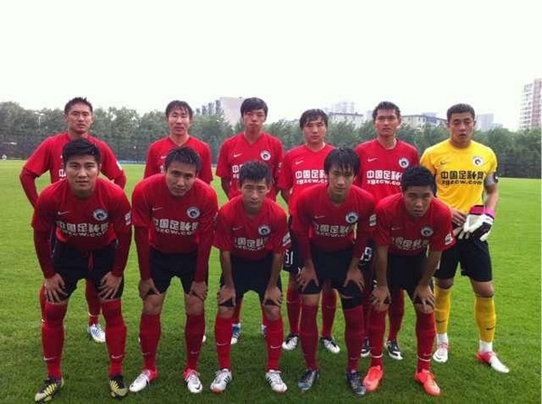 弗拉格年终大战首秀！21中13轰27+6献暴扣 历史第2年轻仅次于詹皇（弗拉格年终大战处子秀炸裂：21投13中拿下27+6献暴扣，史上第二年轻仅逊詹皇）