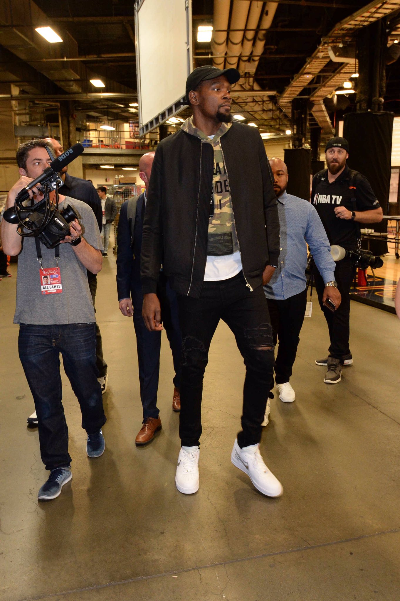 韩国记者：巴萨原本计划免签孙兴慜，但球员对加盟巴萨没兴趣（韩国记者：巴萨曾考虑免签孙兴慜，球员不愿加盟）