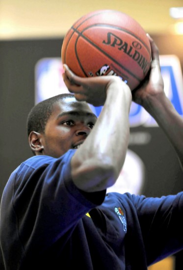 五星体育《体育新闻》：狠抓细节、加速磨合 蔡斌与上海女排再走争冠路（五星体育《体育新闻》：细节致胜、加速磨合 蔡斌率上海女排再启冲冠征程）