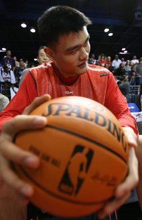 西甲战报：拉菲尼亚点射、亚马尔破门，巴萨2-0十人黄潜（西甲：巴萨2-0维拉利亚尔，拉菲尼亚点射、亚马尔建功，对手十人作战）