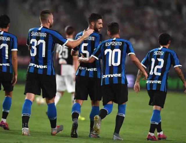 传闻：曼联和拜仁长期关注兰斯19岁中场马夏尔-蒂亚（据悉曼联与拜仁持续考察兰斯19岁中场马夏尔-蒂亚）