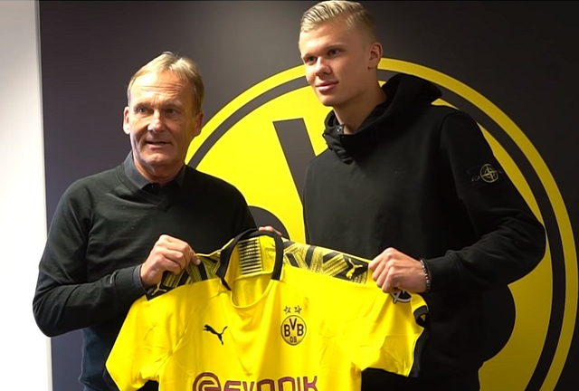 里程碑，海港中场徐新已为中国俱乐部出战200场比赛（中国俱乐部200战达成！海港中场徐新迎来职业里程碑）