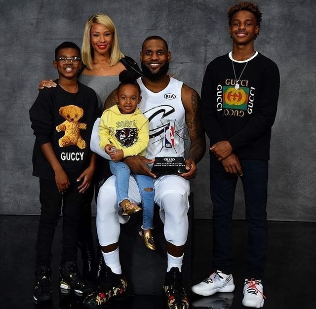 罗马诺：曼联联系了鲁本·内维斯的经纪人，但没开启实质谈判（罗马诺：曼联已接触鲁本·内维斯经纪人，尚未展开实质谈判）